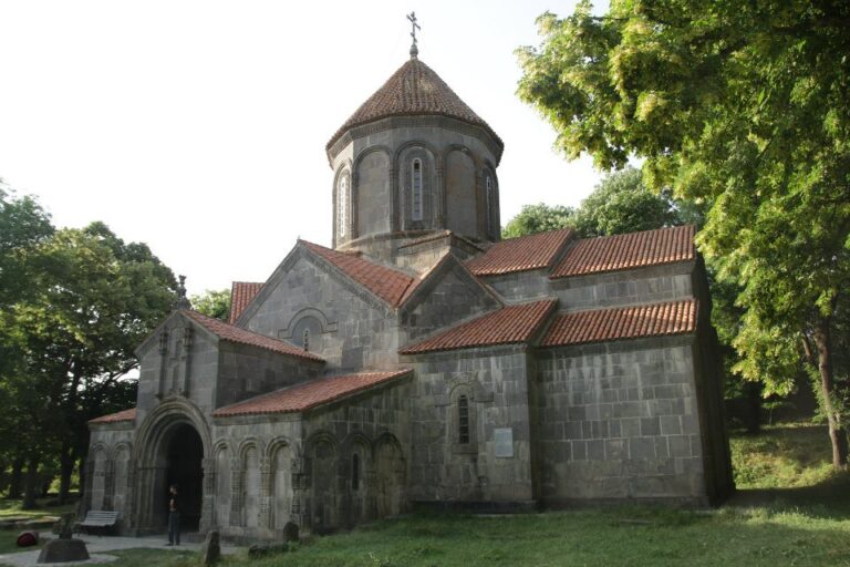 7. Писмо: До девојката која не може да се одлучи за брак или за манастир